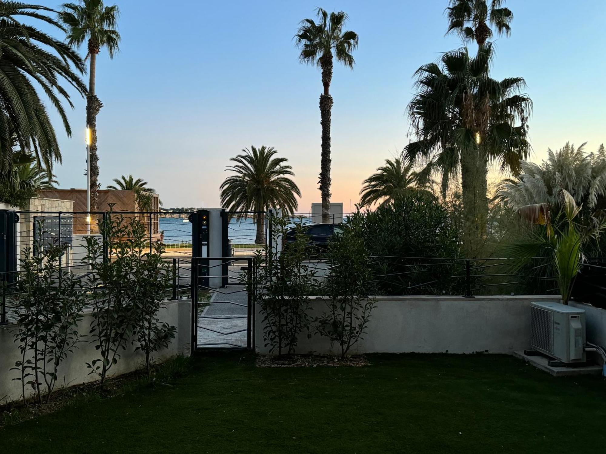 T3 Neuf Avec Terrasse Et Jardin Face A La Mer Bandol Bagian luar foto
